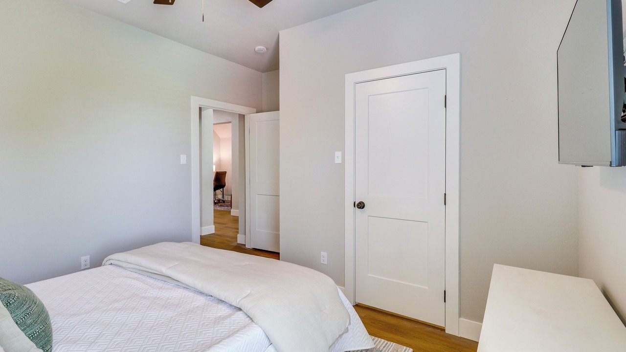 Photo of Bedroom in Central Arlington