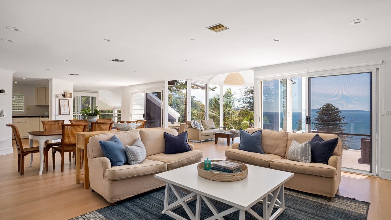 Photo of Livingroom in Whale Beach