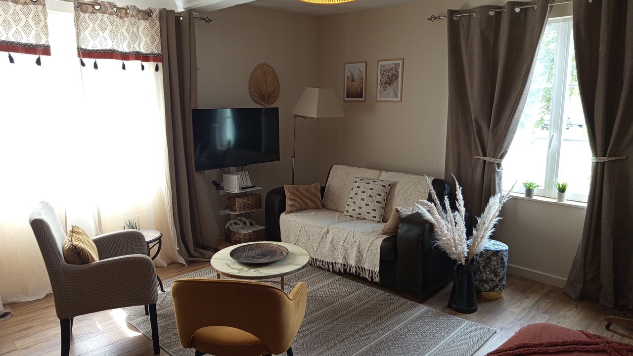 Photo of Livingroom in Neville