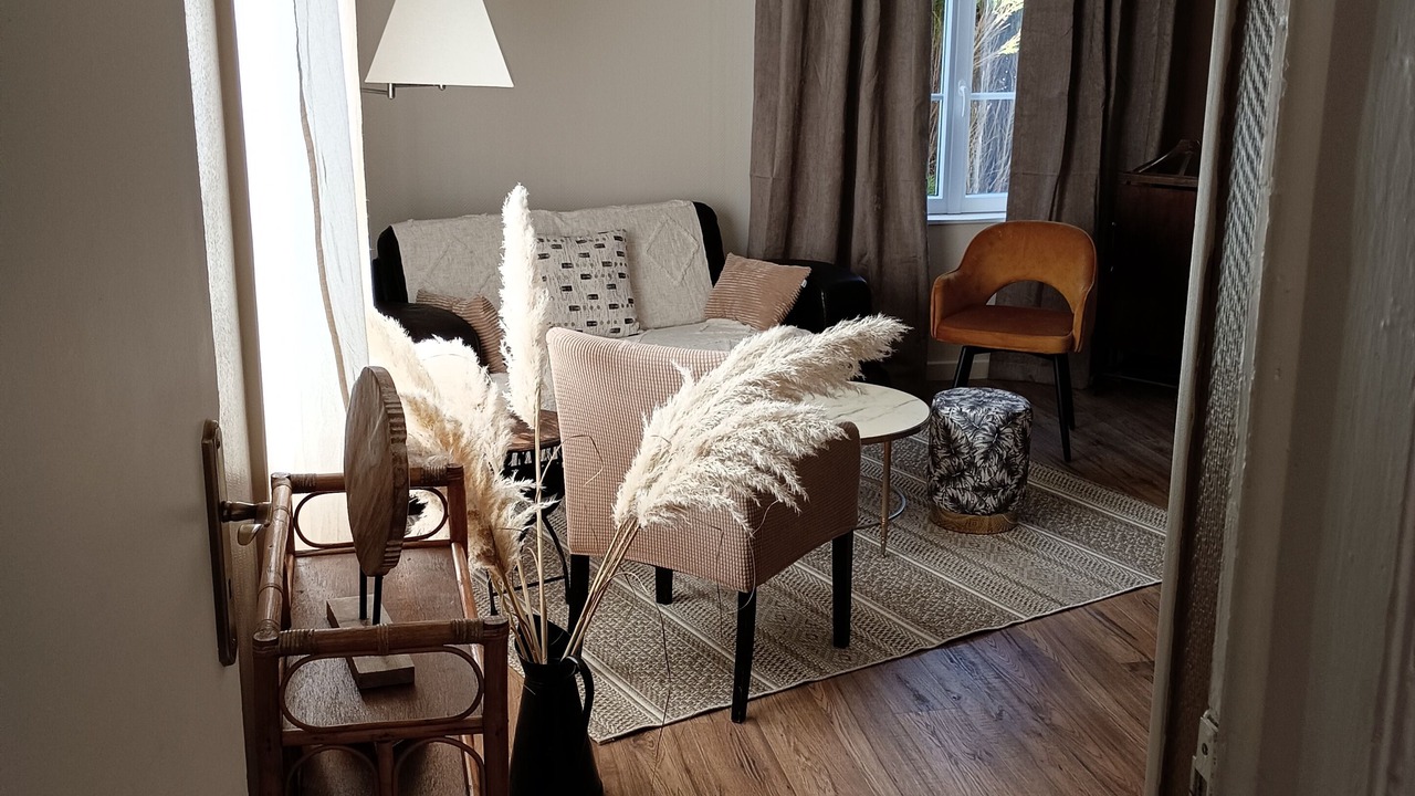 Photo of Livingroom in Neville