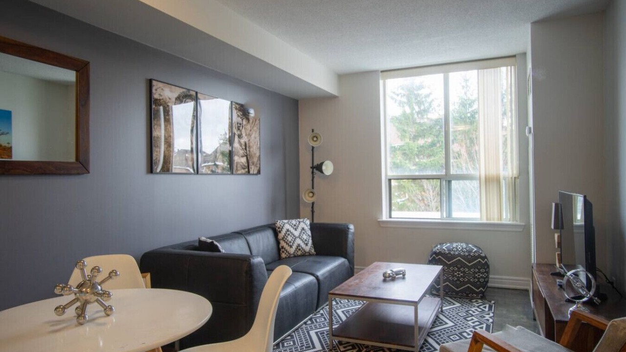 Photo of Livingroom in Thornhill