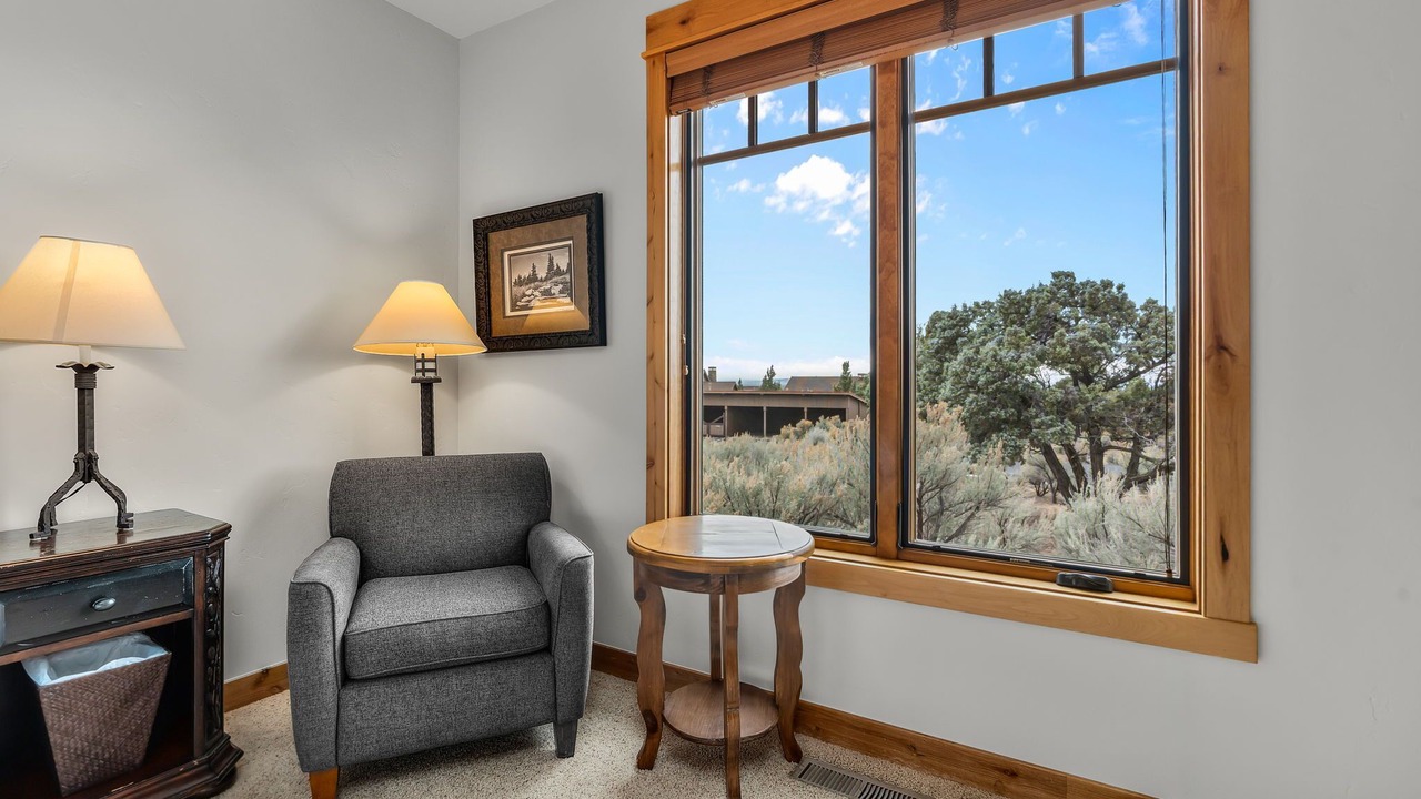 Photo of Livingroom in Powell Butte