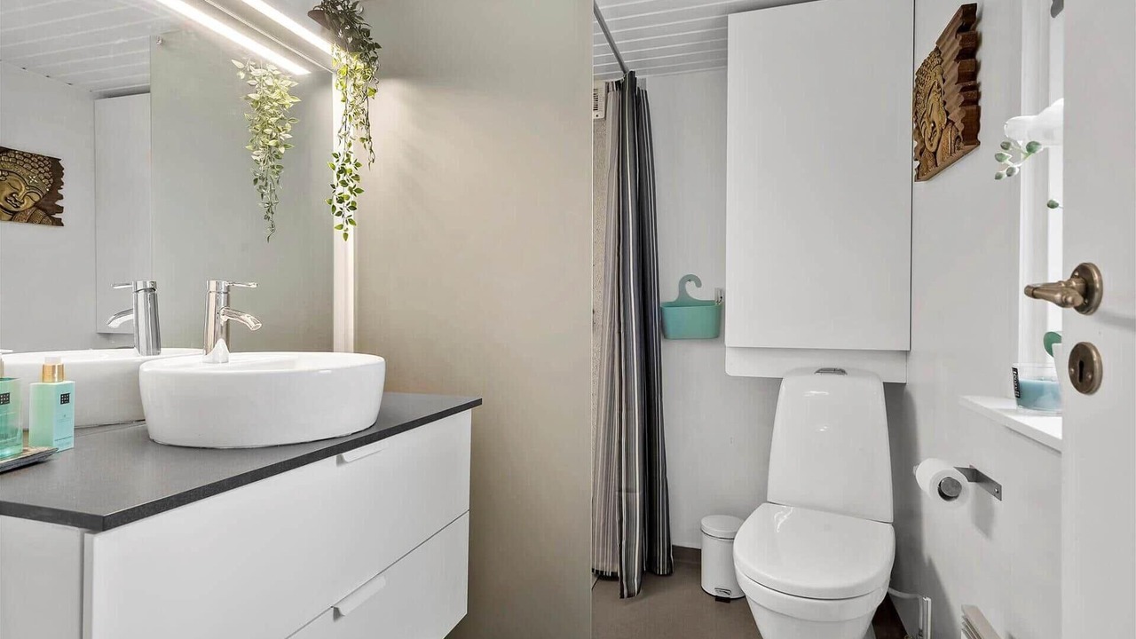 Photo of Bathroom in Beder Malling