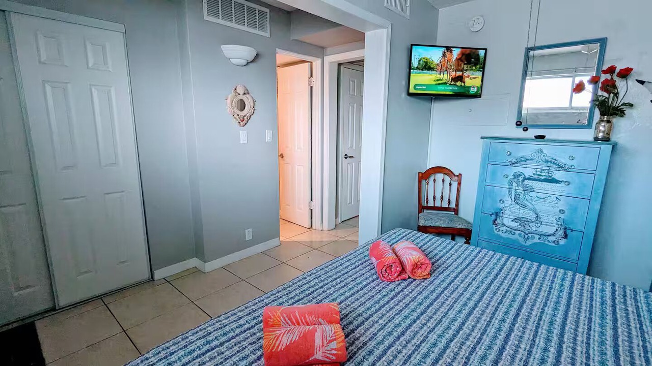 Photo of Bedroom in Rogers Seabreeze