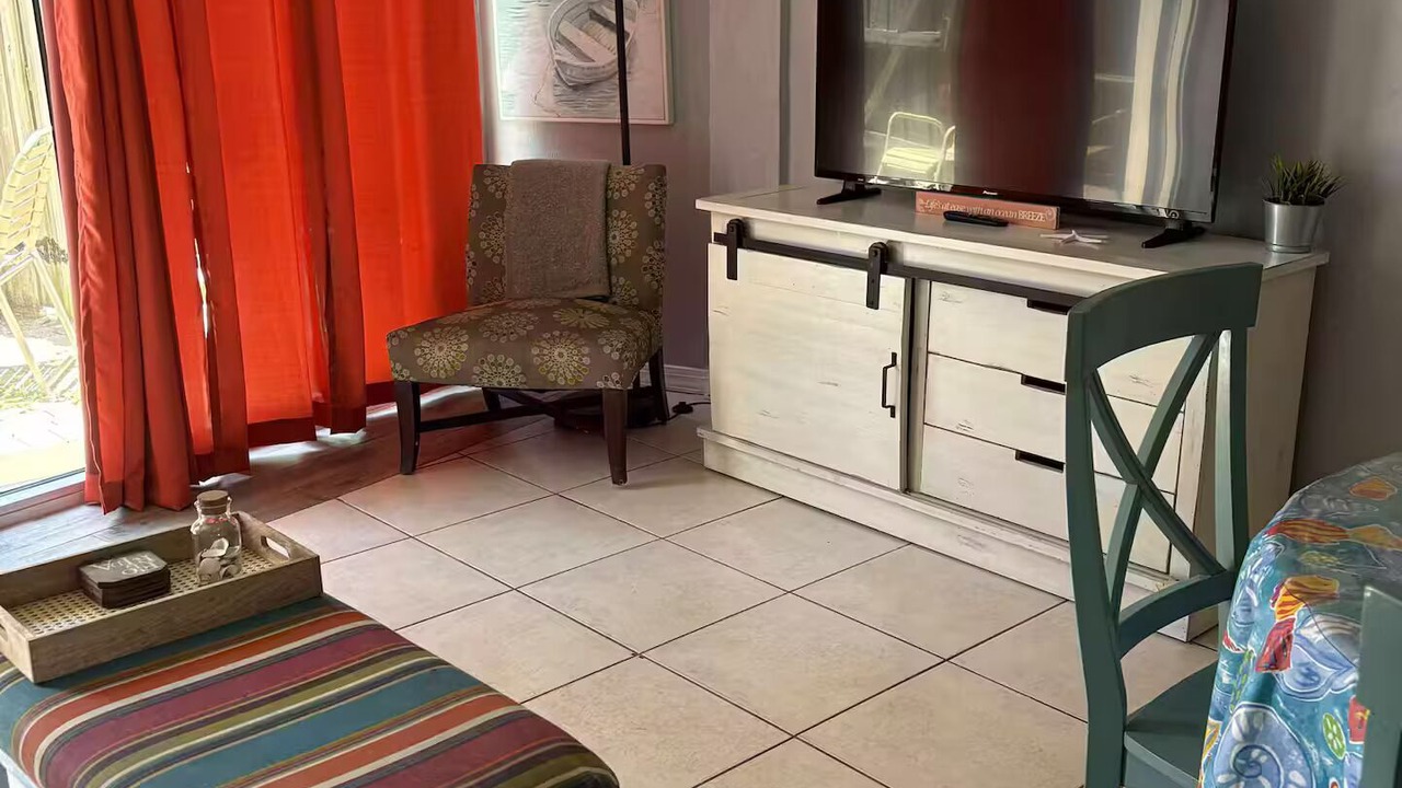 Photo of Livingroom in Rogers Seabreeze