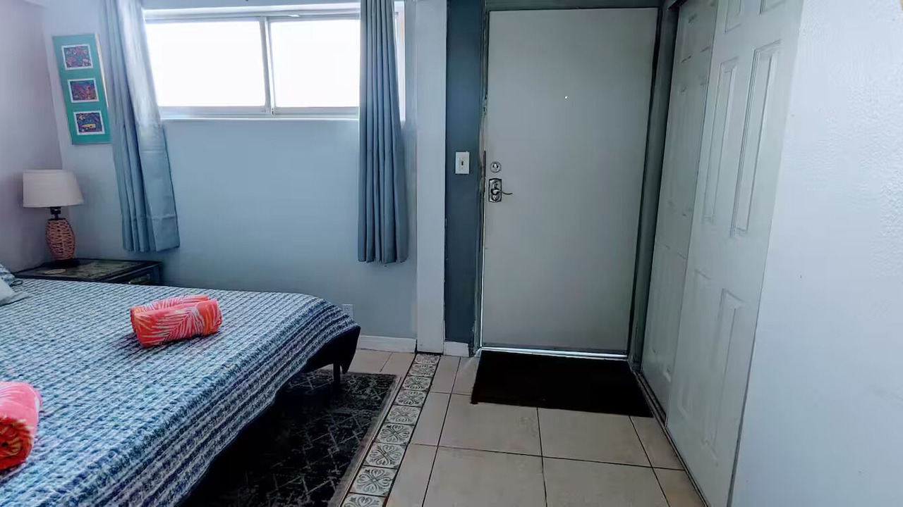 Photo of Bedroom in Rogers Seabreeze