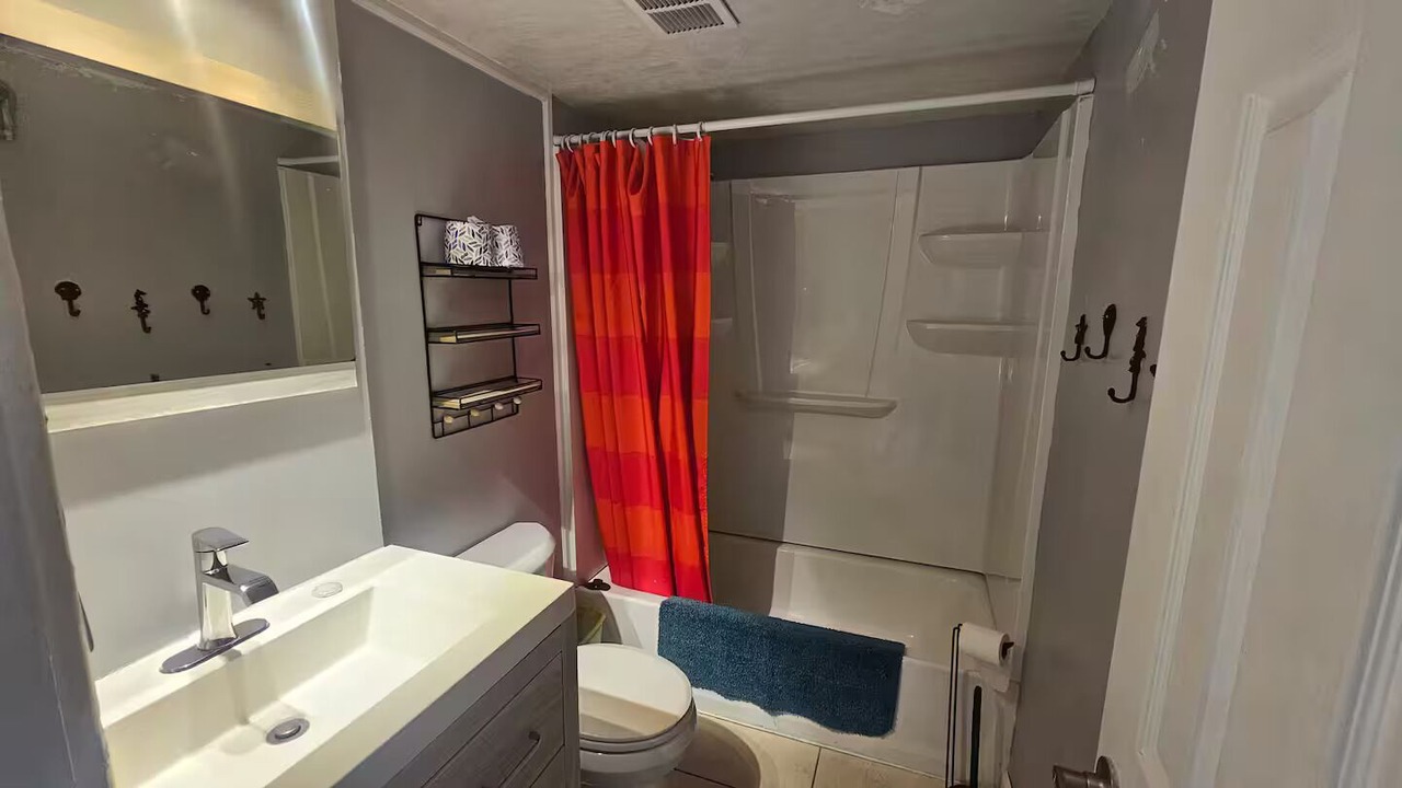 Photo of Bathroom in Rogers Seabreeze