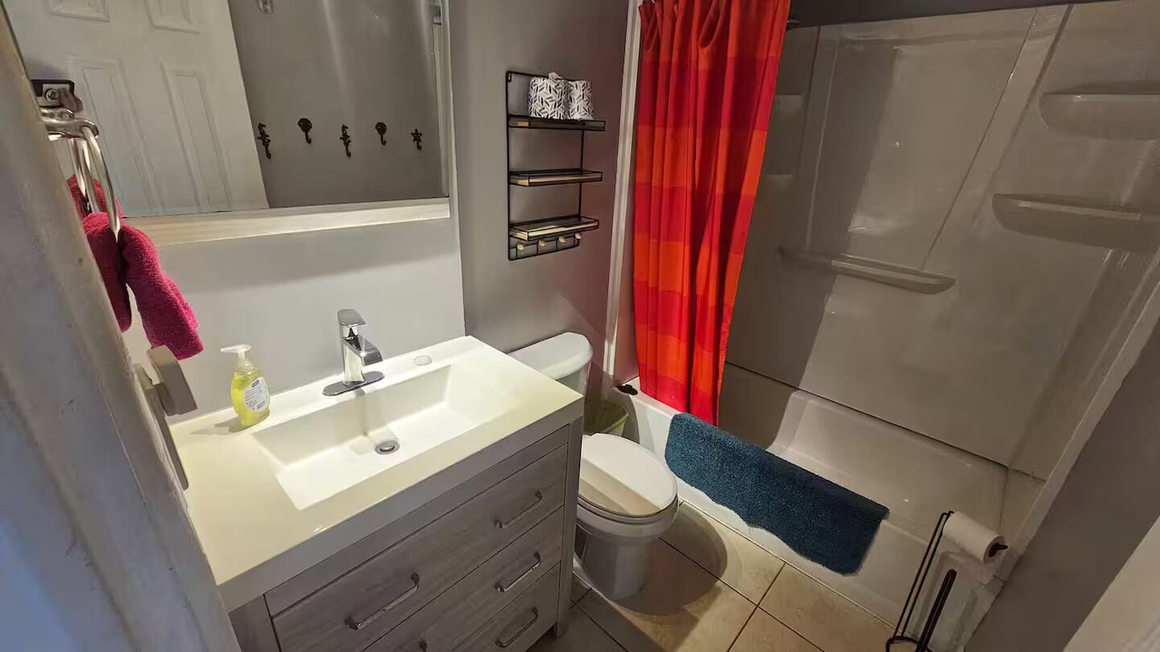 Photo of Bathroom in Rogers Seabreeze