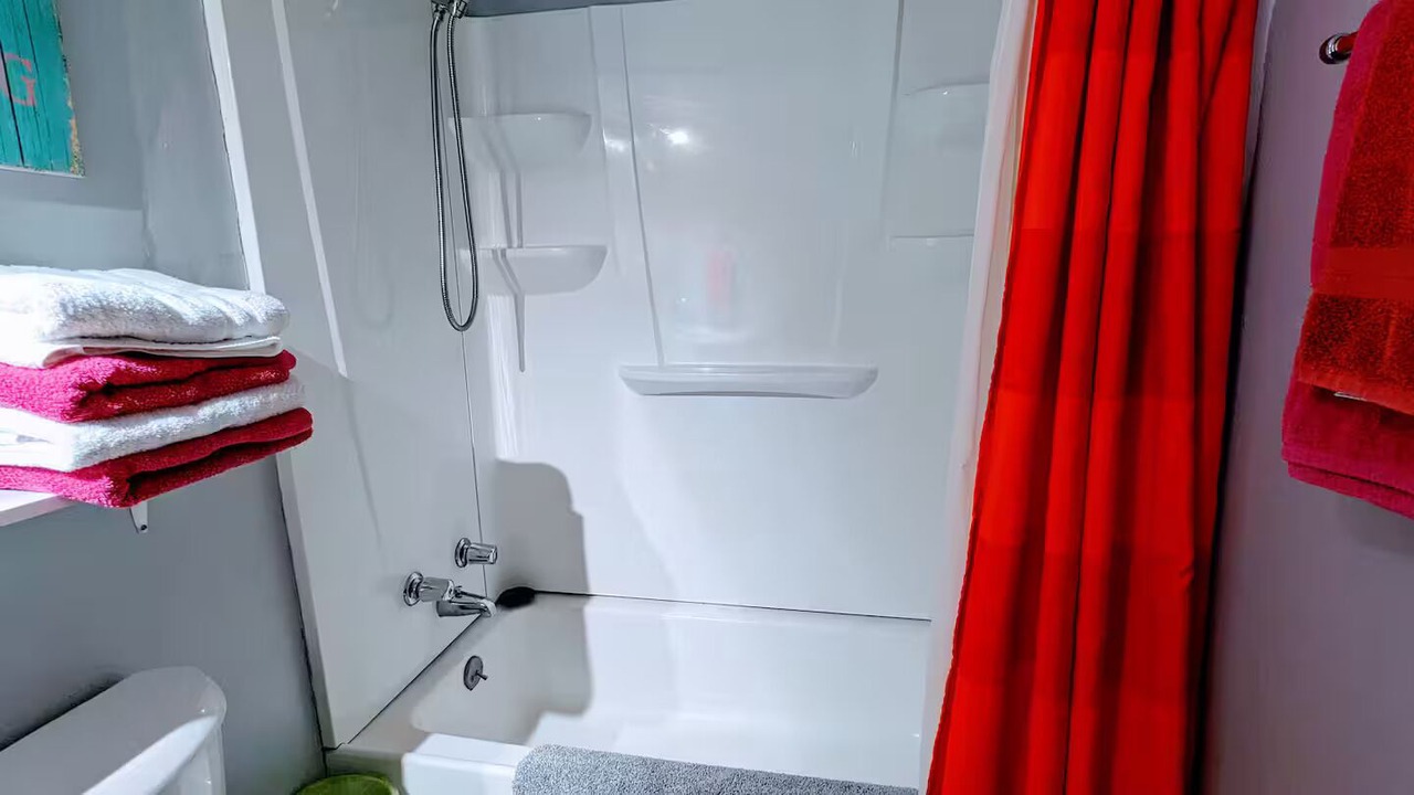 Photo of Bathroom in Rogers Seabreeze