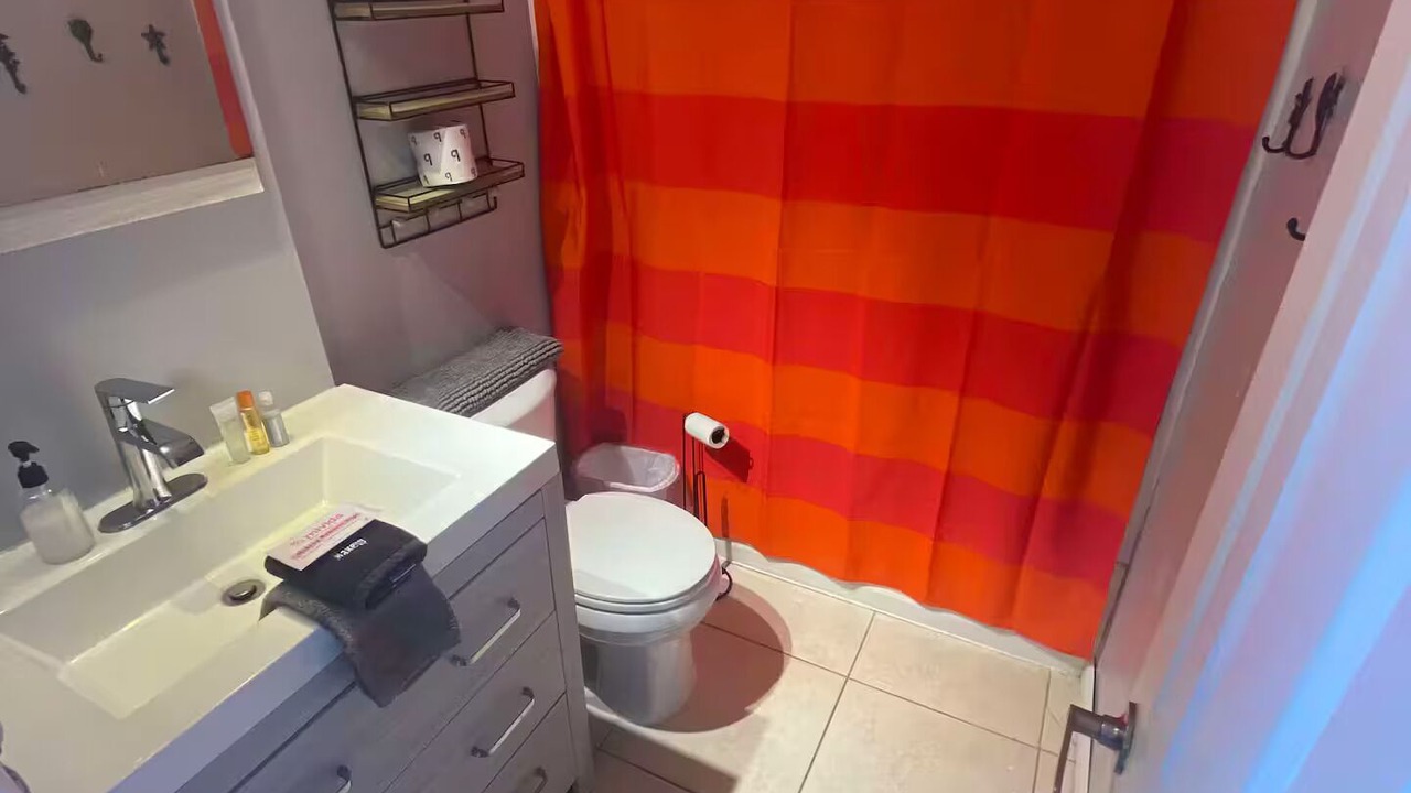 Photo of Bathroom in Rogers Seabreeze