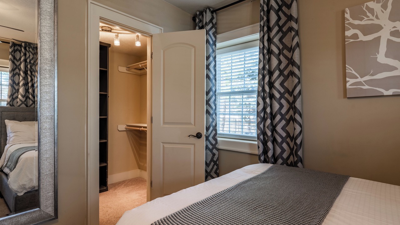 Photo of Bedroom in West Plaza