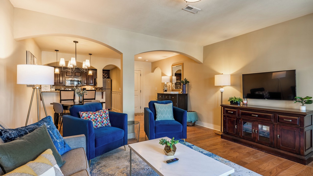 Photo of Livingroom in West Plaza
