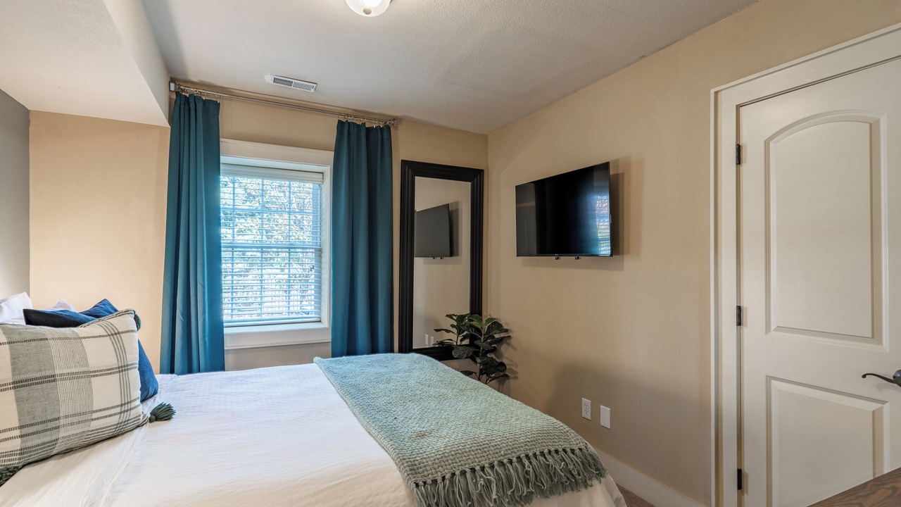 Photo of Bedroom in West Plaza