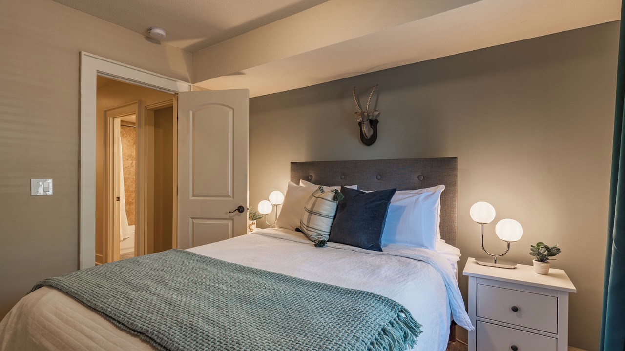 Photo of Bedroom in West Plaza