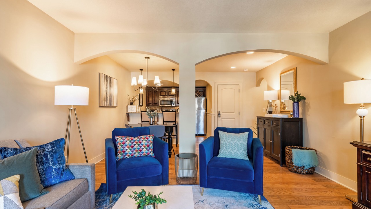 Photo of Livingroom in West Plaza