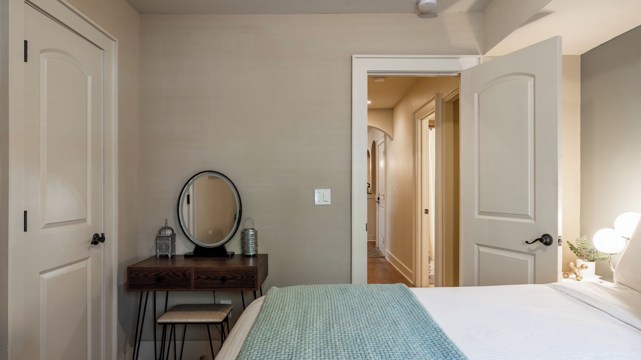 Photo of Bedroom in West Plaza