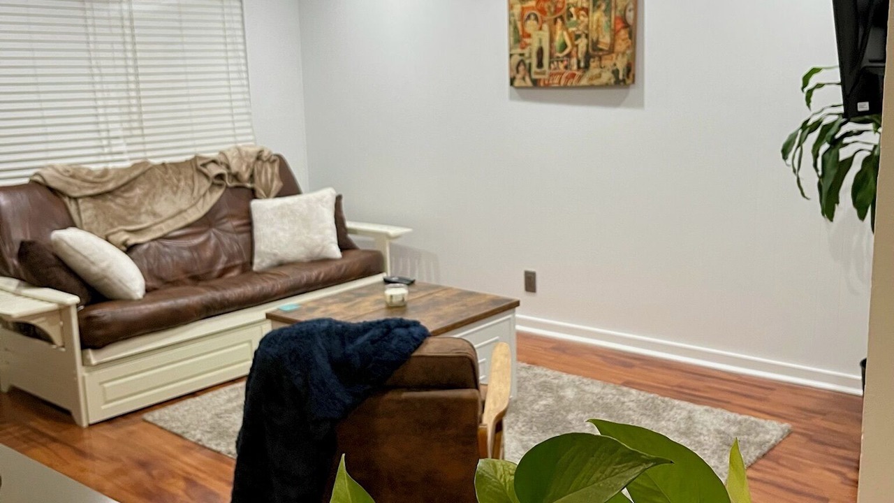 Photo of Livingroom in Greater South River City
