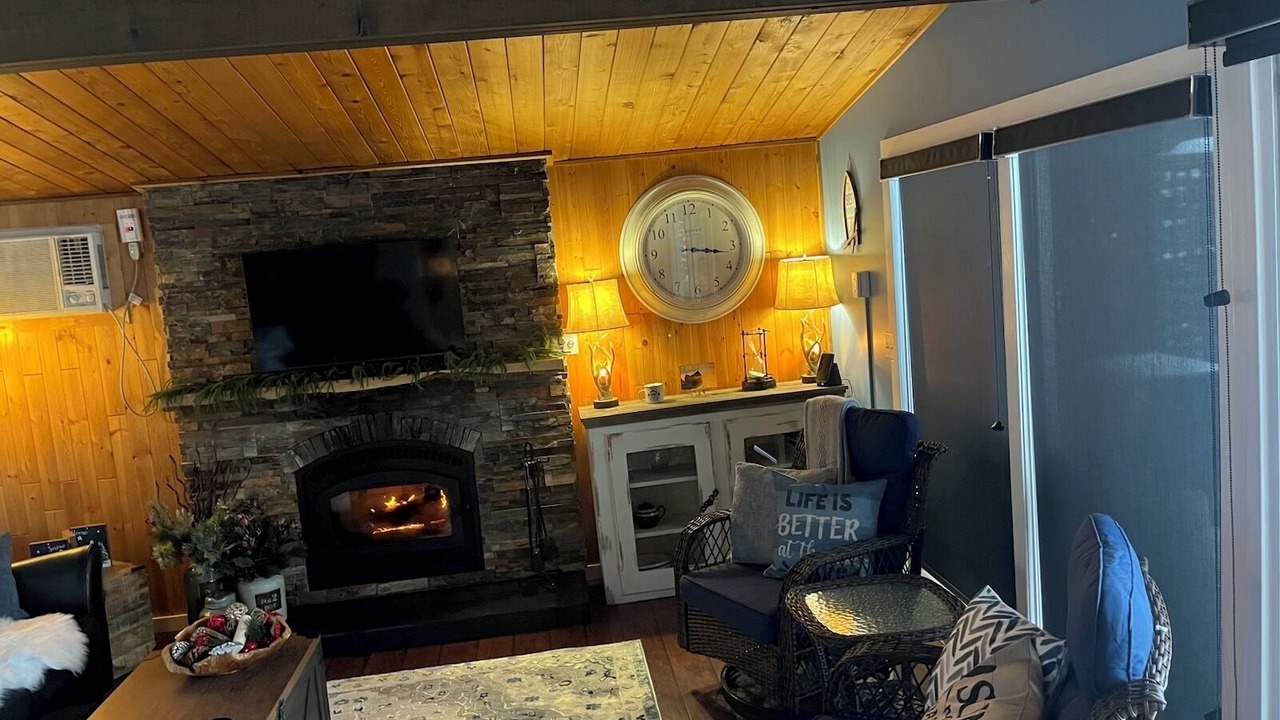 Photo of Livingroom in Christopher Lake