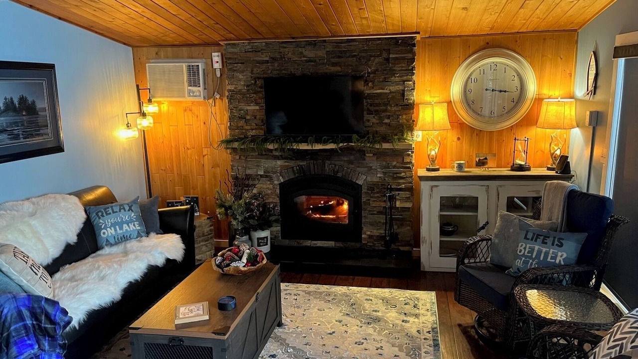 Photo of Livingroom in Christopher Lake