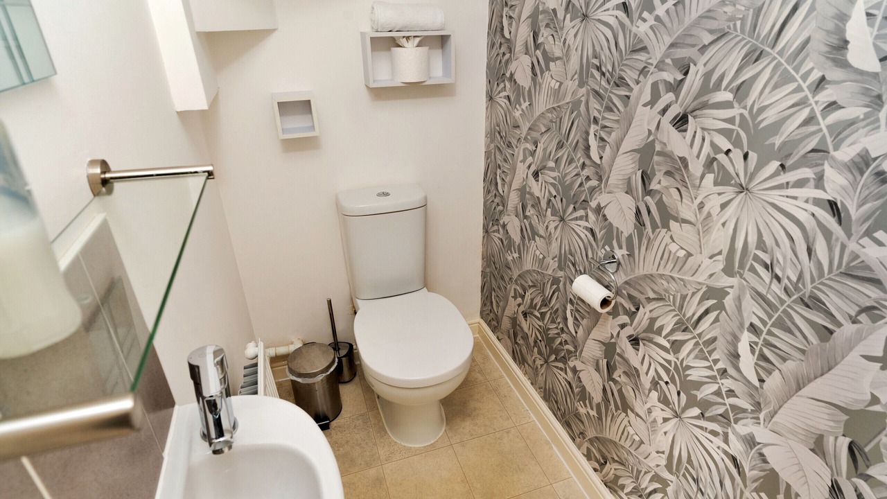 Photo of Bathroom in Crynant