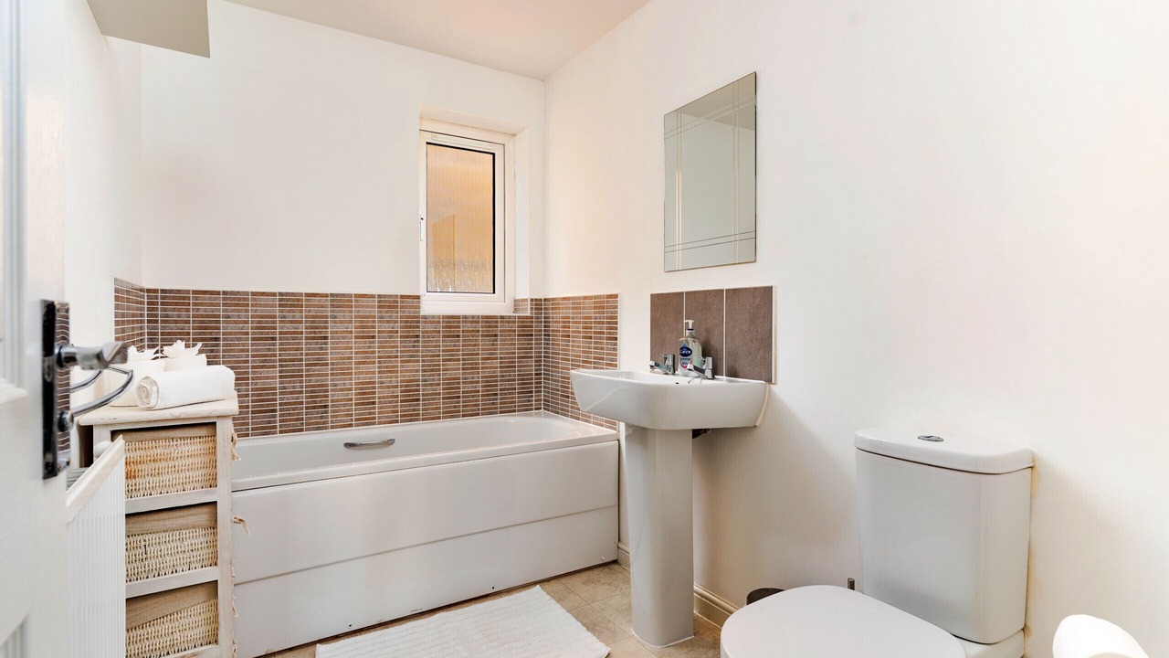 Photo of Bathroom in Crynant