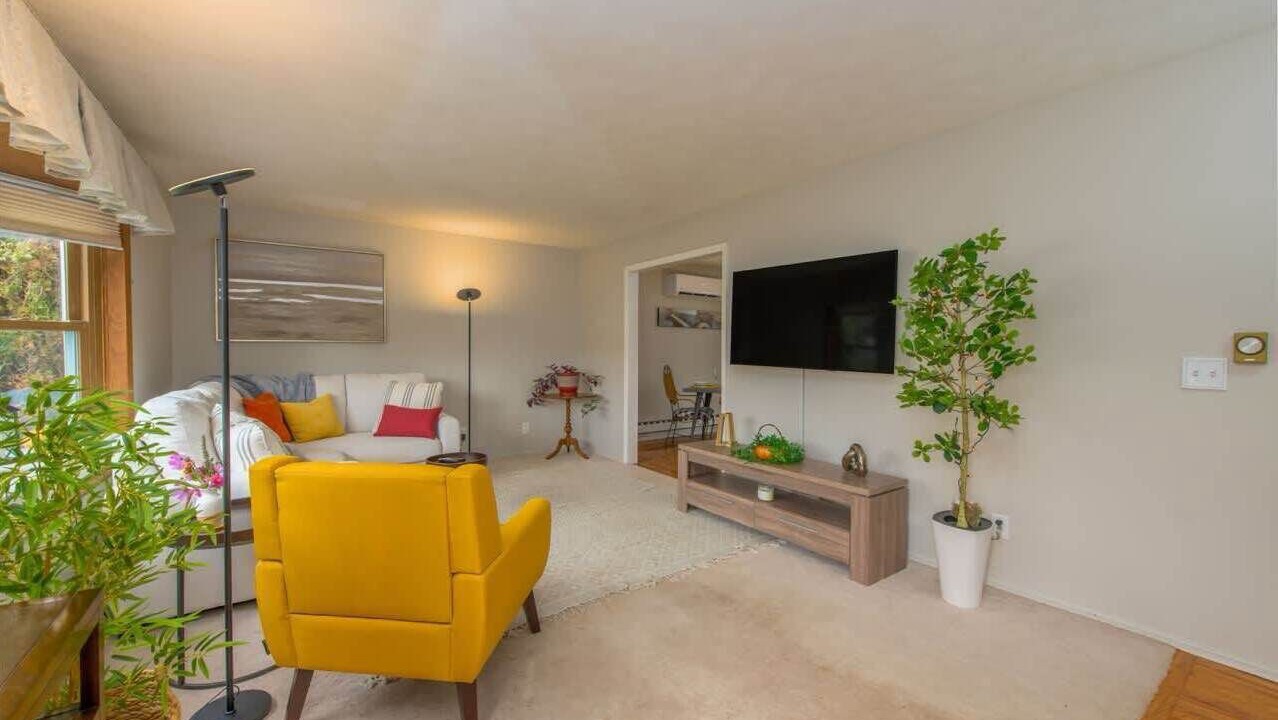 Photo of Livingroom in Sherrill