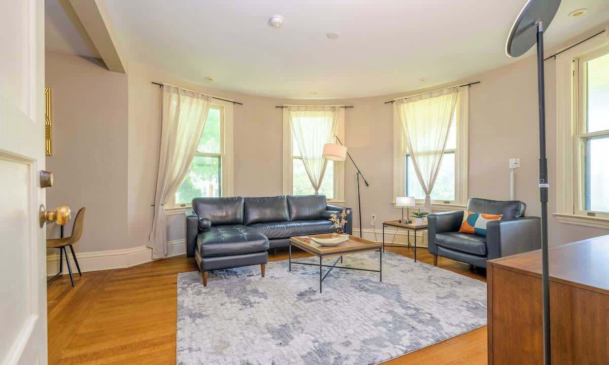 Photo of Livingroom in Eastside