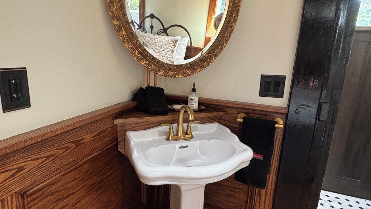 Photo of Bathroom in Jasper