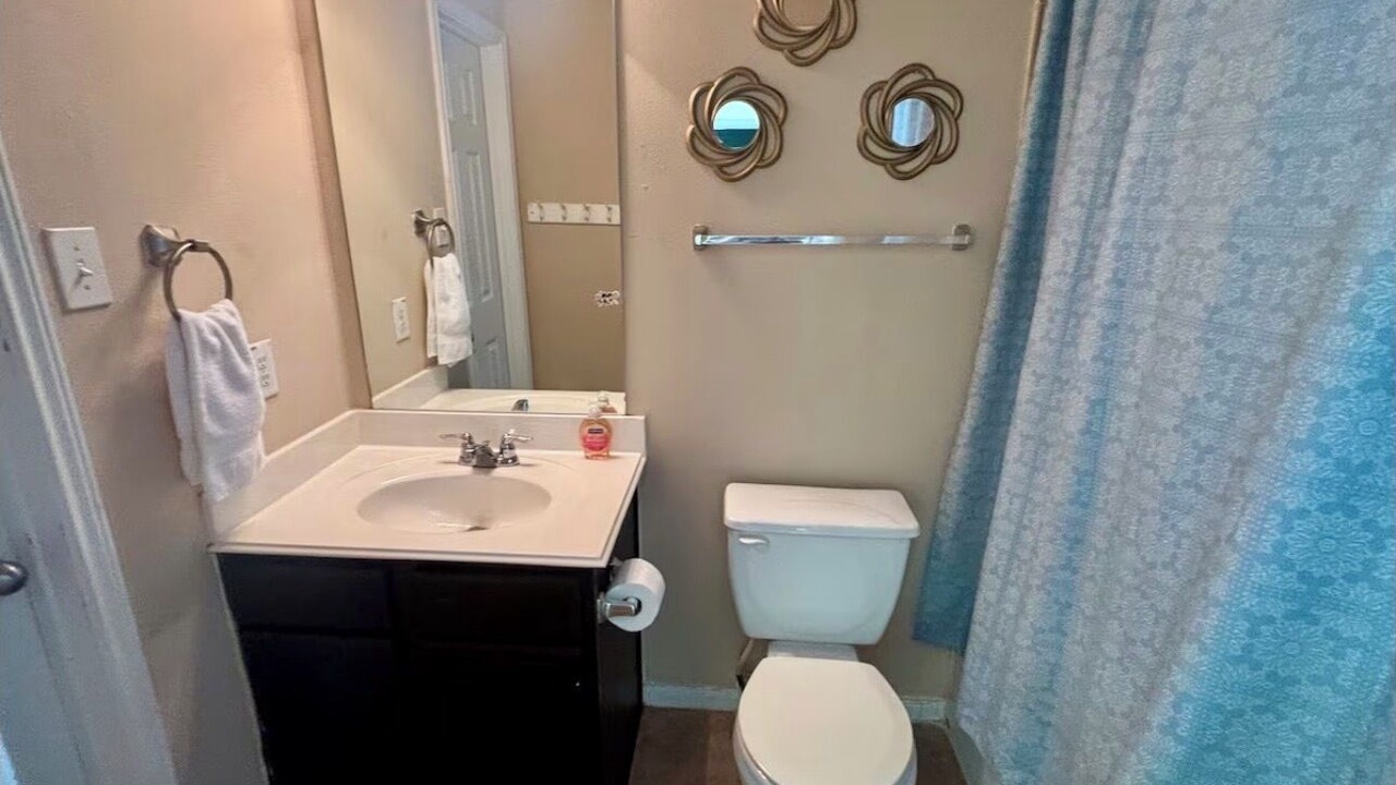 Photo of Bathroom in Falcon Point