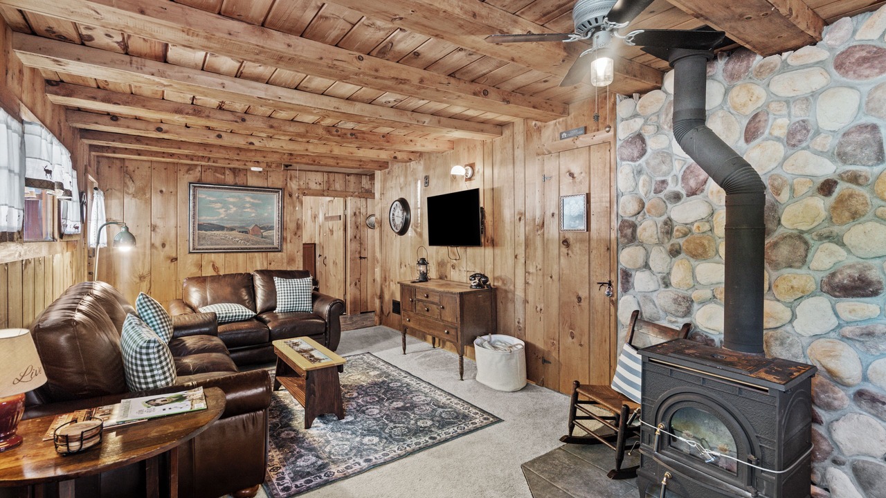 Photo of Livingroom in Lake Luzerne-Hadley