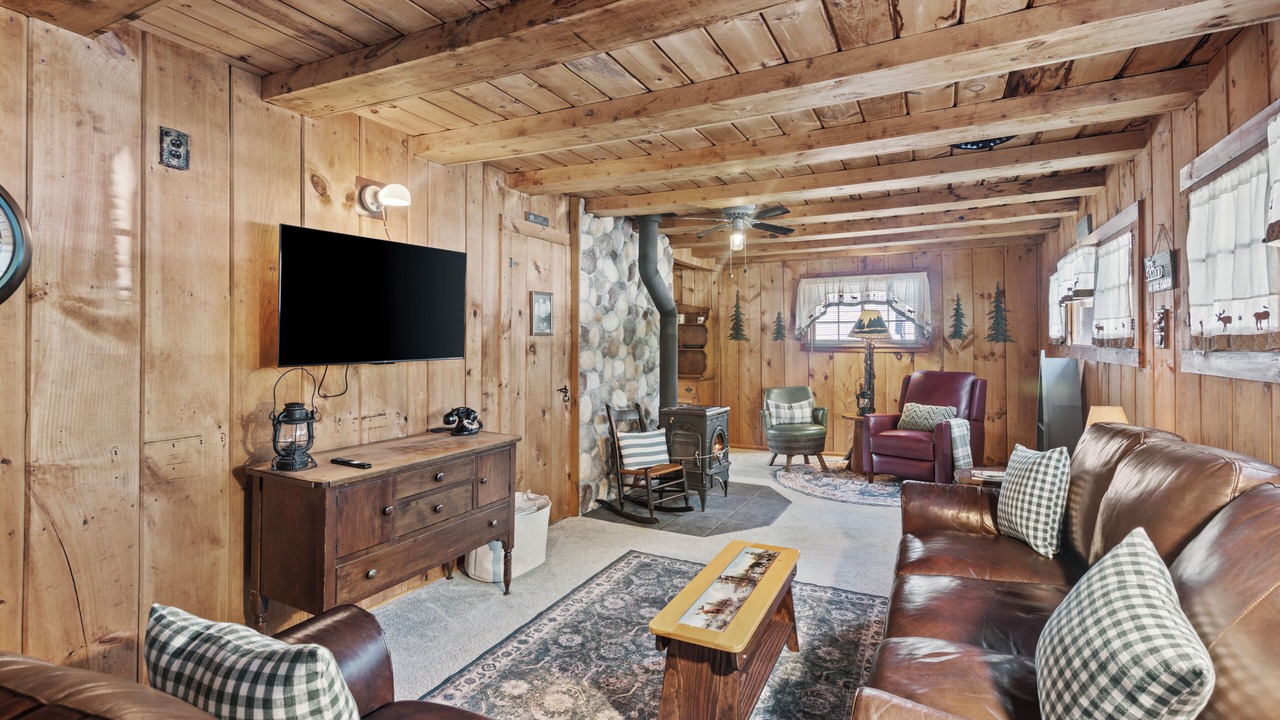 Photo of Livingroom in Lake Luzerne-Hadley