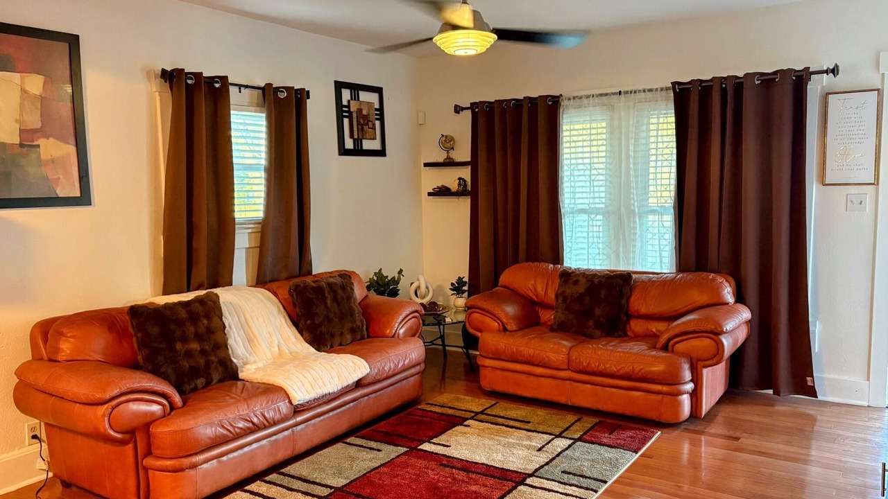 Photo of Livingroom in Downtown