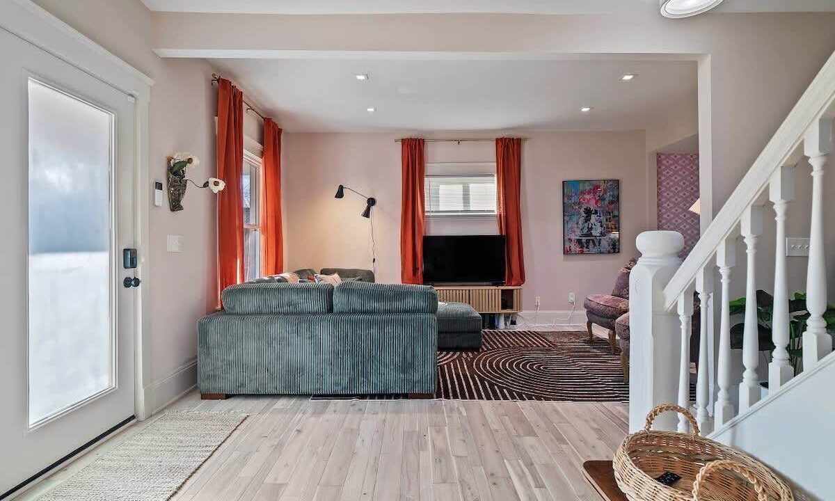 Photo of Bedroom in Detroit - Shoreway