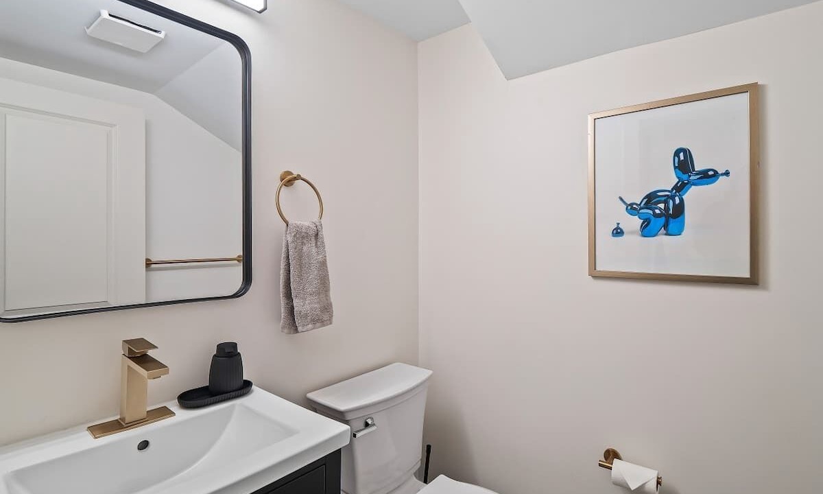 Photo of Bathroom in Detroit - Shoreway
