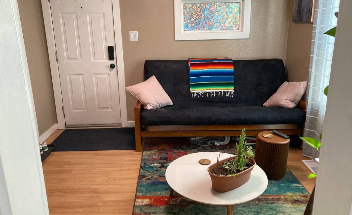 Photo of Livingroom in South Perry District