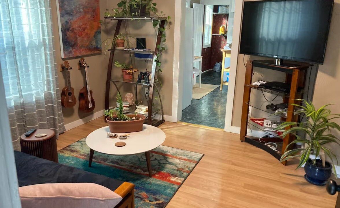 Photo of Livingroom in South Perry District