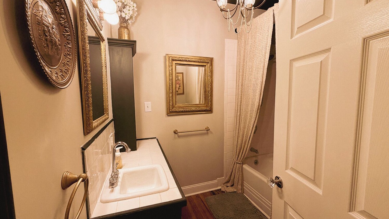Photo of Bathroom in Abbeville