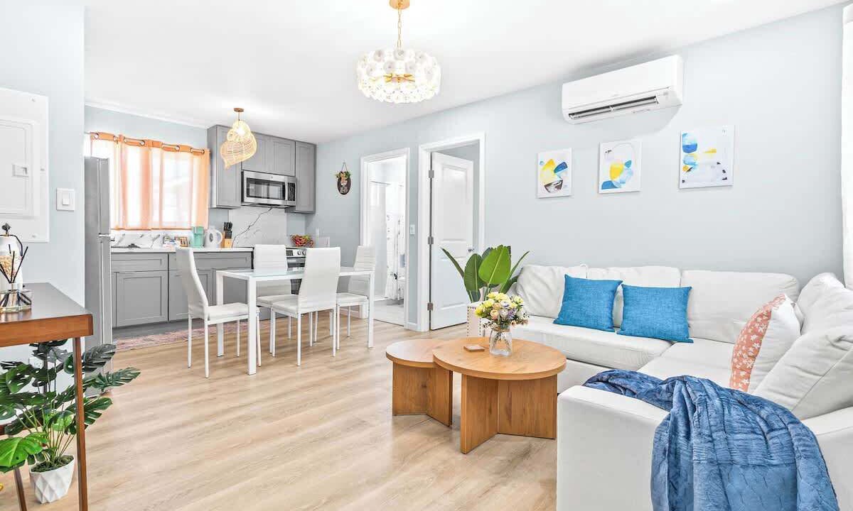 Photo of Livingroom in McCully - Moiliili