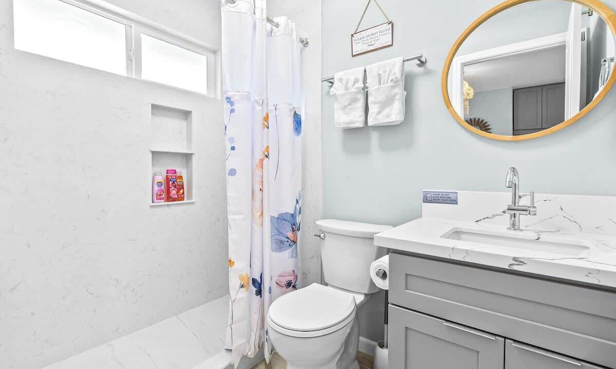 Photo of Bathroom in McCully - Moiliili