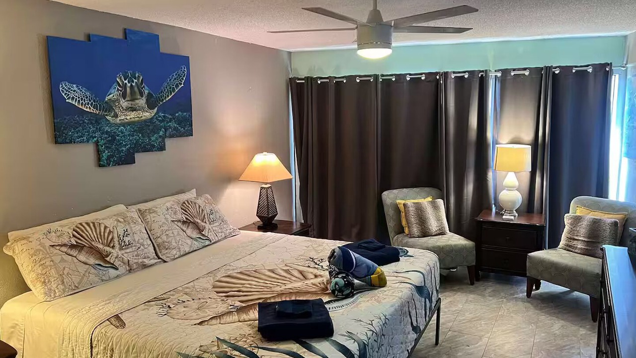 Photo of Bedroom in Rogers Seabreeze