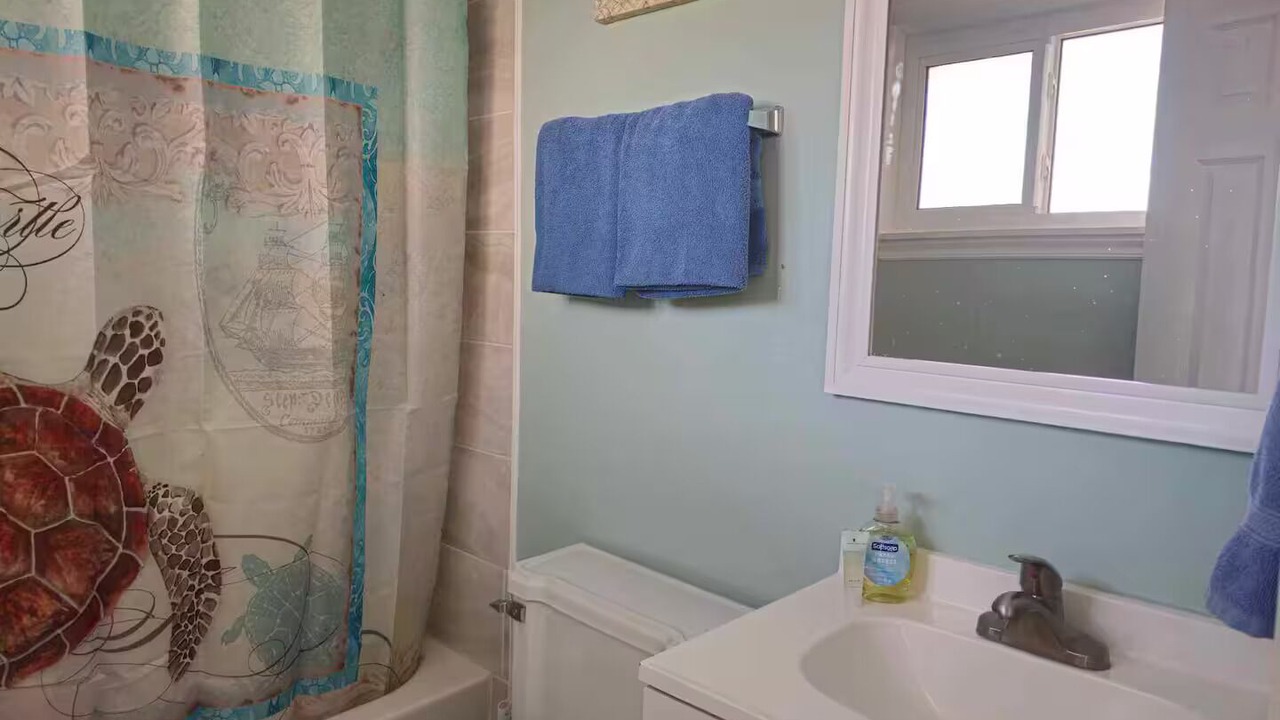 Photo of Bathroom in Rogers Seabreeze