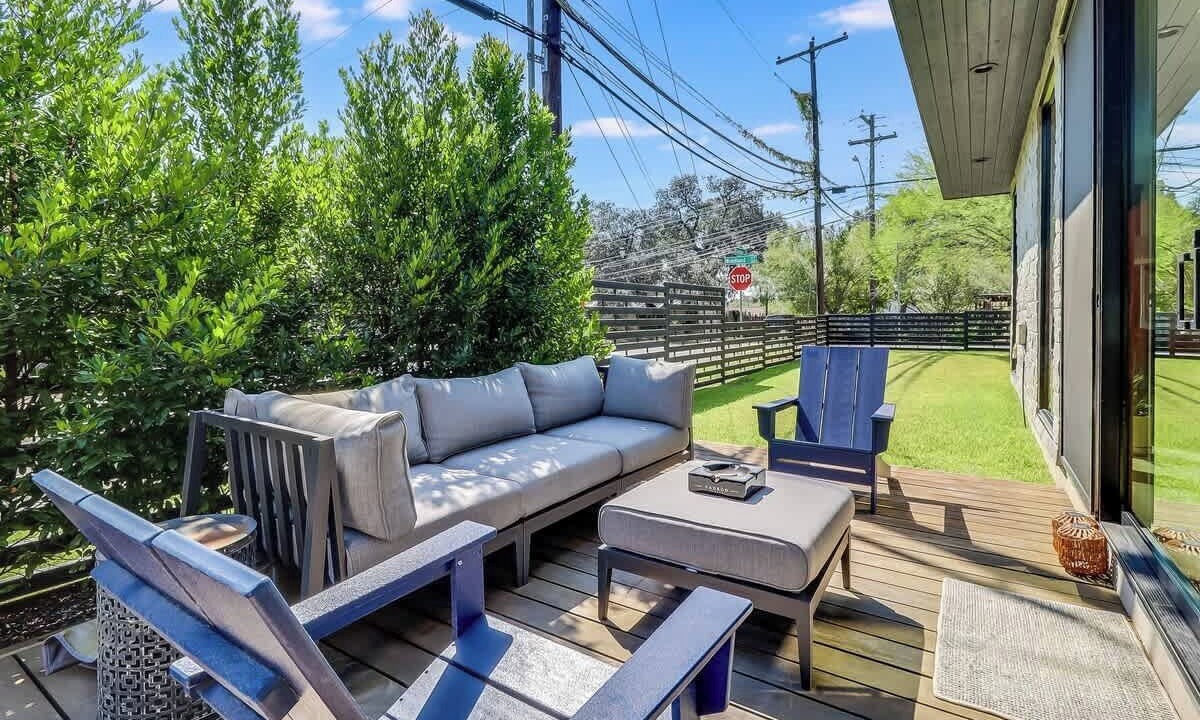 Photo of Patio Balcony in South River City