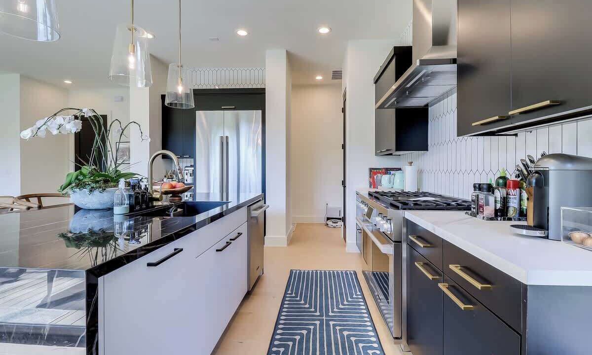 Photo of Kitchen in South River City