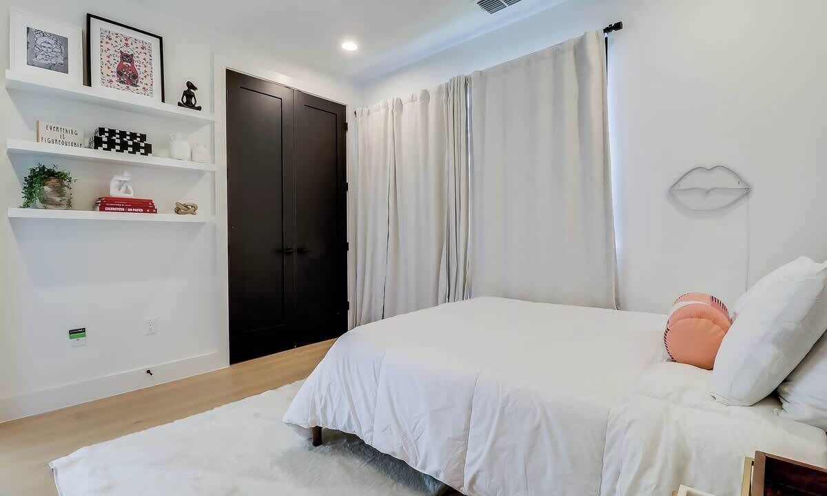 Photo of Bedroom in South River City
