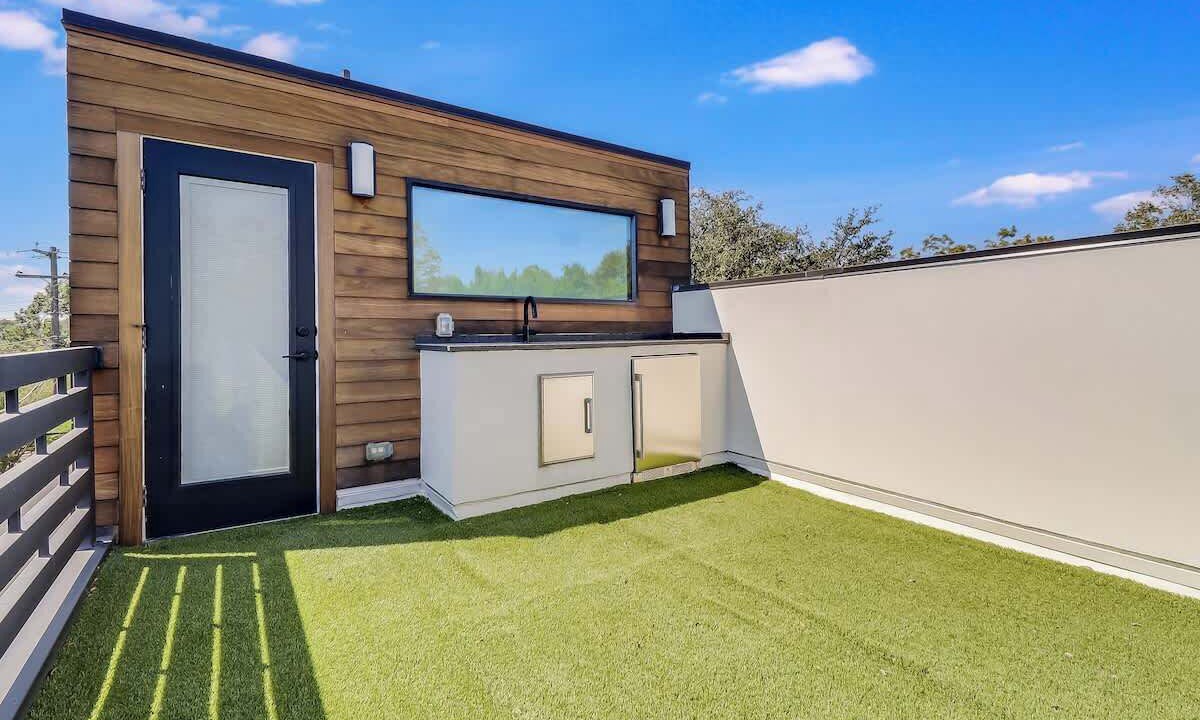 Photo of Patio Balcony in South River City