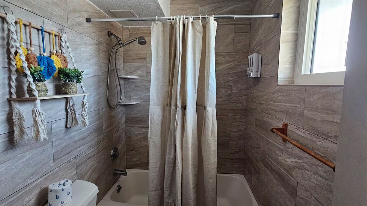 Photo of Bathroom in Rogers Seabreeze