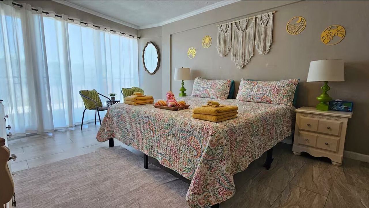 Photo of Bedroom in Rogers Seabreeze