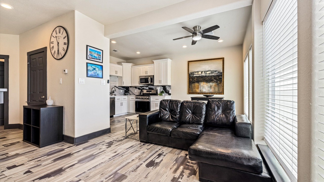 Photo of Livingroom in Bacliff