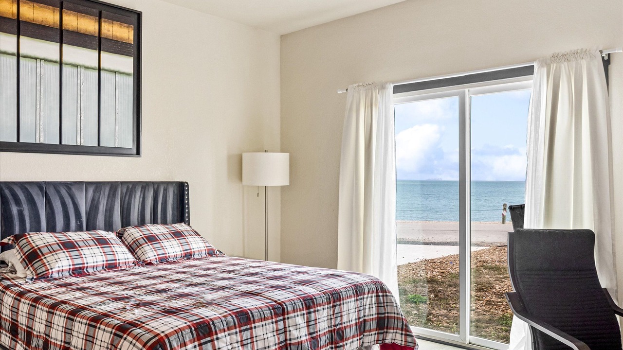 Photo of Bedroom in Bacliff