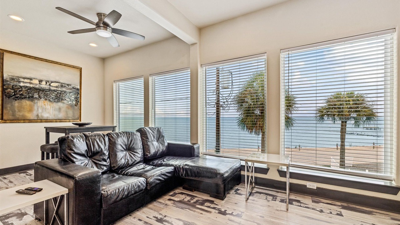 Photo of Livingroom in Bacliff